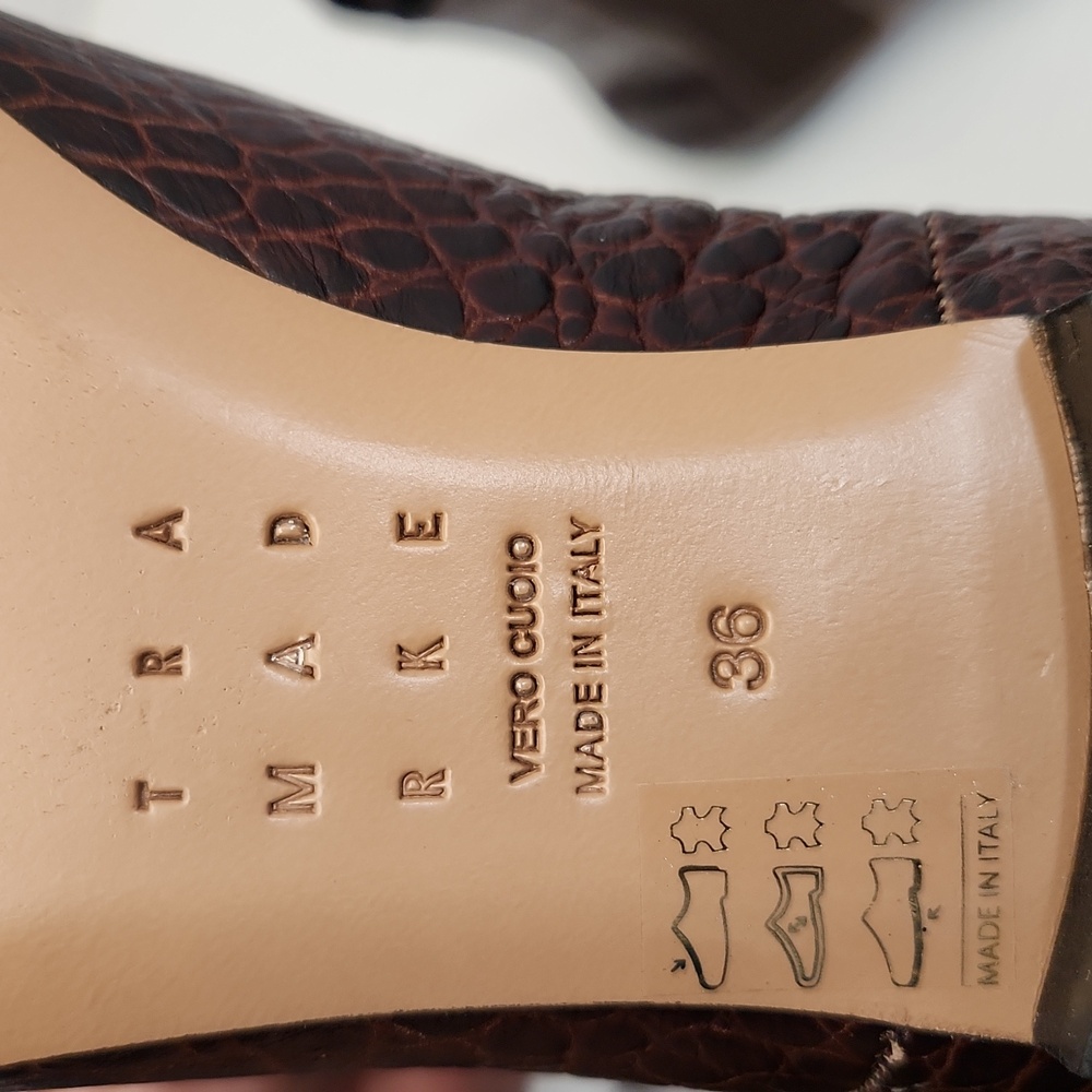 Chic Crocodile-Embossed Ankle Boots in Brown - Picture 3 of 8